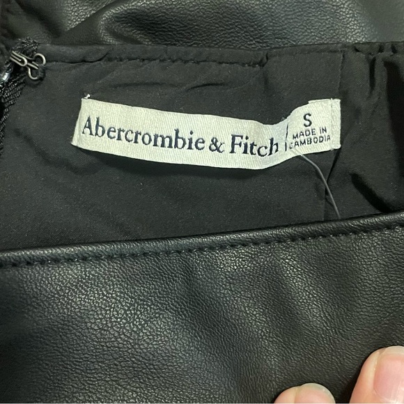 NWT Abercrombie & Fitch Black Vegan Leather Ruched Mini Skirt Size S - Picture 5 of 6